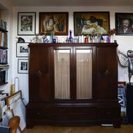 Pro práci fotografa je důležitá mj. i rozsáhlá knihovna.