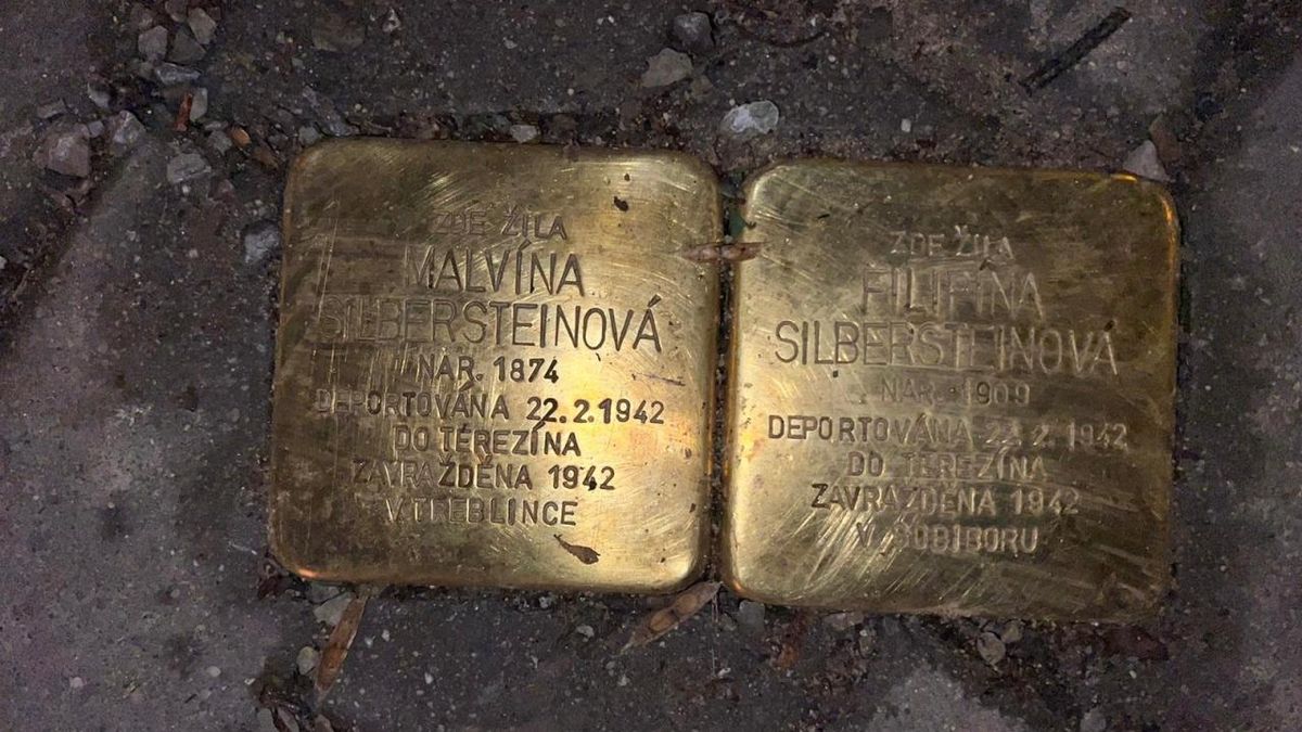 Vandal v Berouně poničil židovské kameny zmizelých