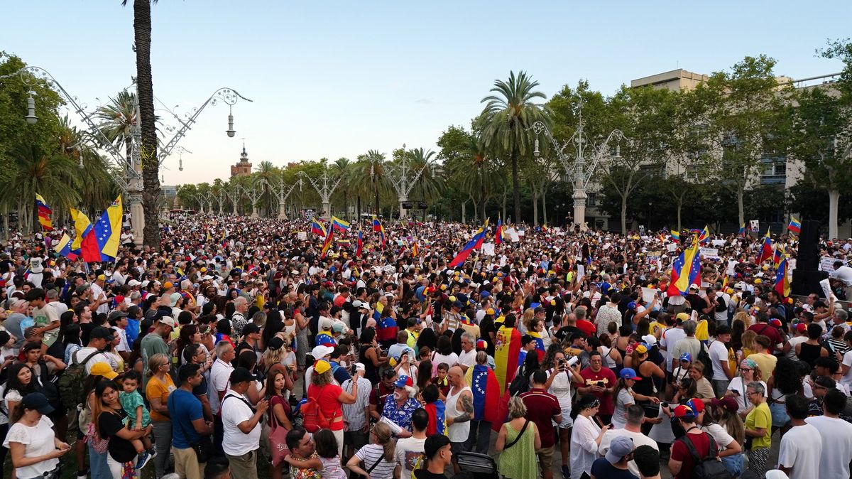 Tisíce lidí ve Venezuele protestovaly proti Madurovi