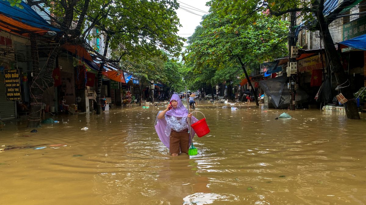 Tajfun Yagi má ve Vietnamu už přes 140 obětí, hrozí povodně v Hanoji