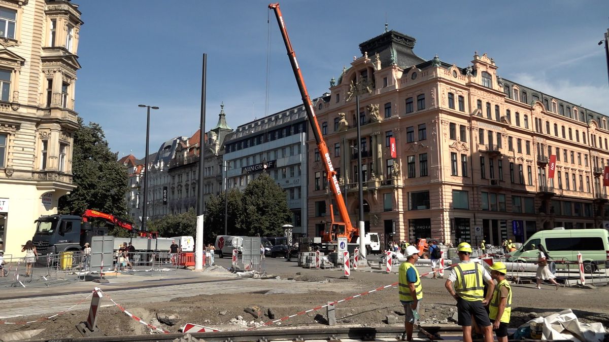 Z pražského Václavského náměstí je obří staveniště