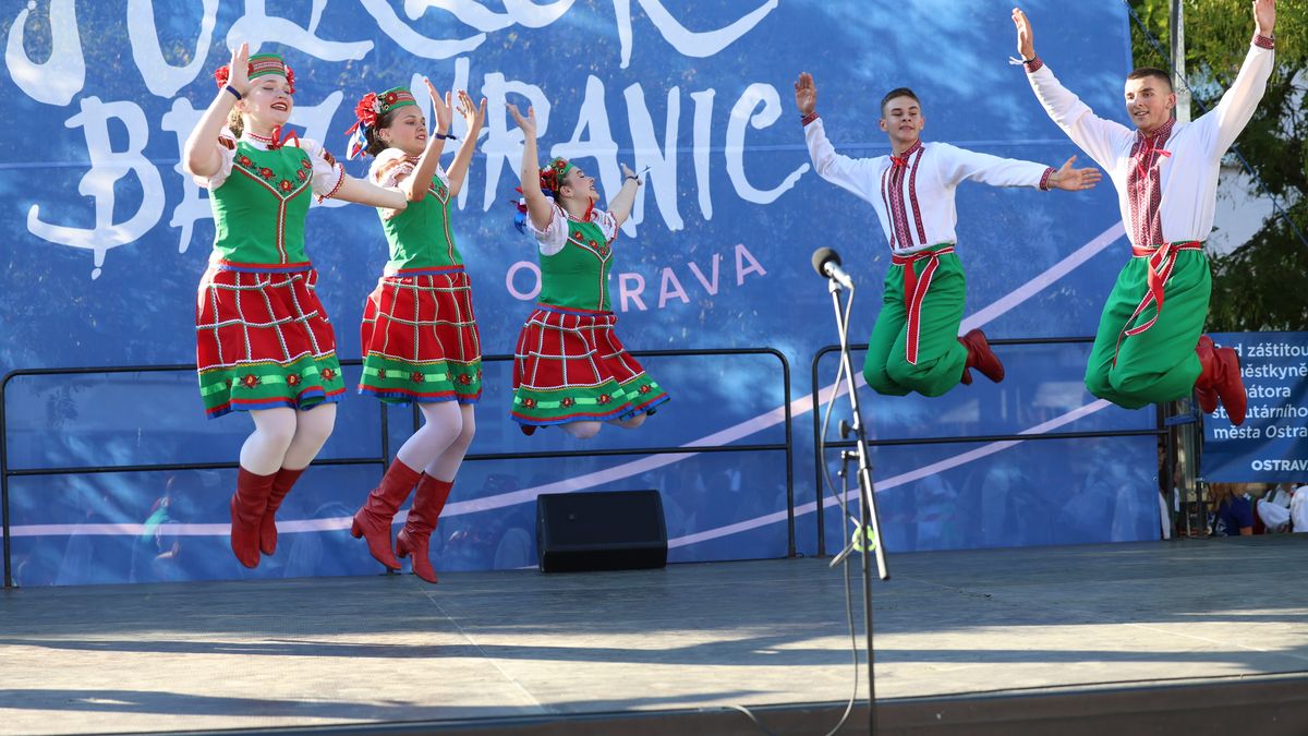 Festival Folklor bez hranic odstartoval v Ostravě. Největší potlesk měli Ukrajinci