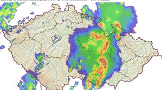 I pěticentimetrové kroupy. Českem prochází silné bouřky