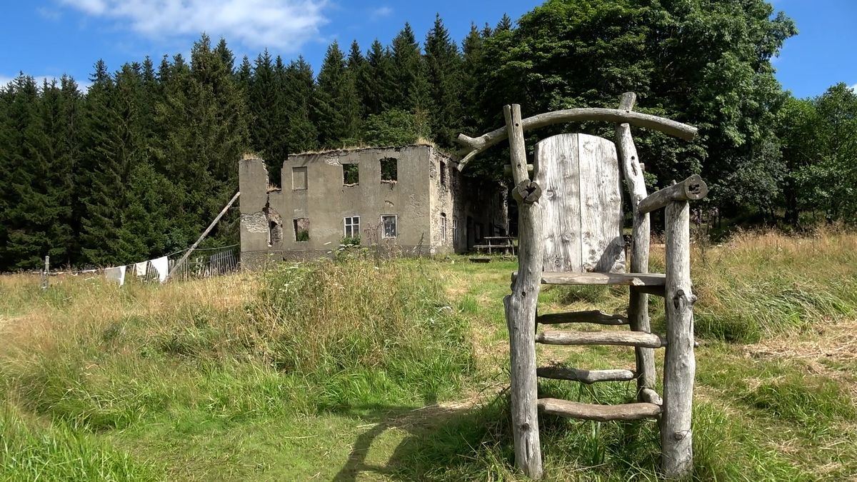 Pod Klínovcem není tma. Z okolní turistické nabídky přechází zrak