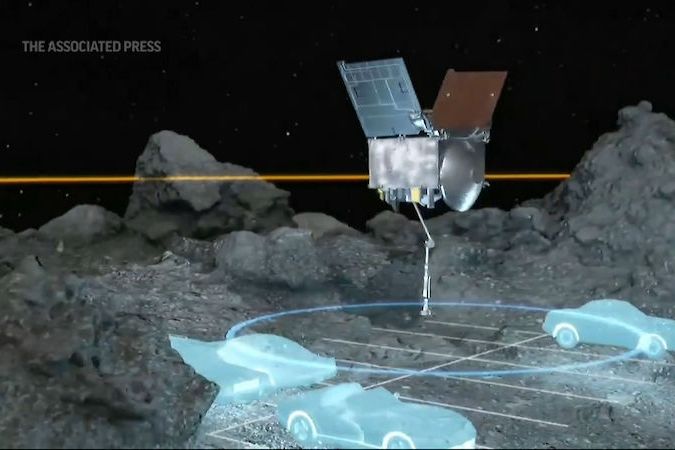 BEZ KOMENTÁŘE: Z asteroidu Bennu by měla v říjnu sonda NASA odebrat vzorky