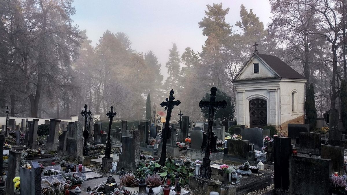Lhenický hřbitov