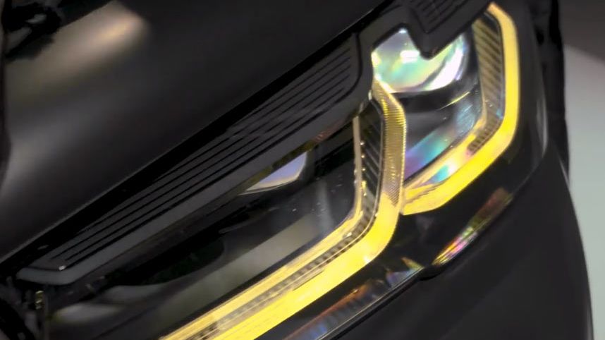 Nevídané retro. Přední LED světla nového BMW M5 CS napodobují halogeny