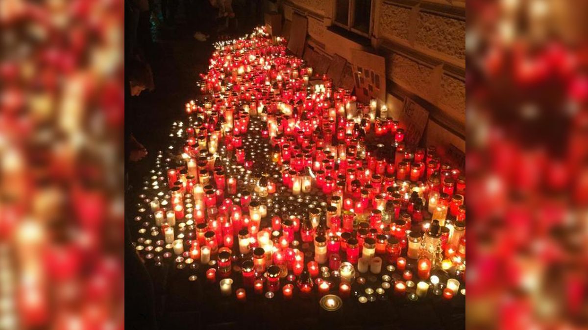 Před MŠMT nakonec kvůli maturitám zaplály stovky svíček