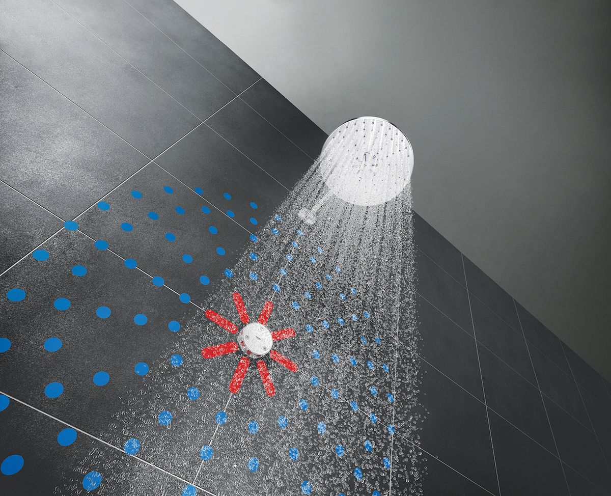 U sprchy PureRainshower SmartConnect 310 přepneme režim i na dálku. Dálkový ovladač lze umístit téměř kamkoli. Sprcha se hodí pro rychlou renovaci při zachování stávajícího sprchového systému/ramene s běžným kulovým kloubem.