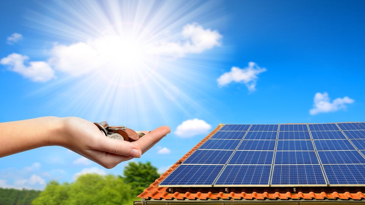 Fotovoltaika u dřevostaveb šetří finance na energii