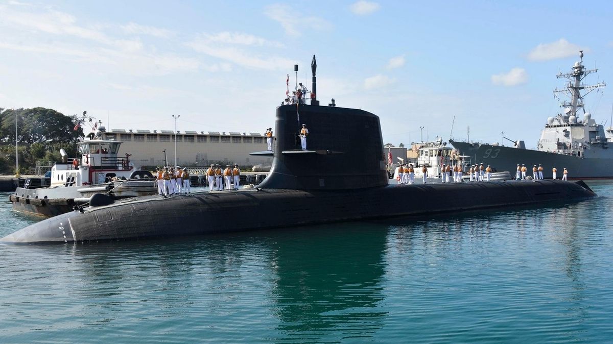 Japonská vojenská ponorka se srazila s nákladní lodí