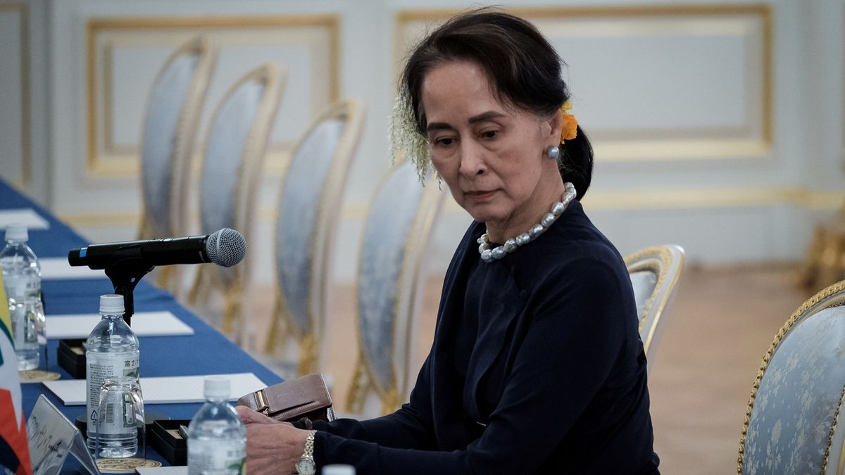 Barmskou vůdkyni Aun Schan Su Ťij zadržela armáda.