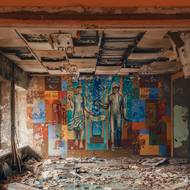 Rozchod jste na běžné prohlídce Pripjati nedostali. Ale když jste opravdu moc chtěli něco konkrétního vidět, bylo možné si hodinovou svobodu zařídit. Jen pozor na stráže a velké vzdálenosti. V Pripjati žilo 50 000 lidí. Na snímku budova pripjaťské pošty.