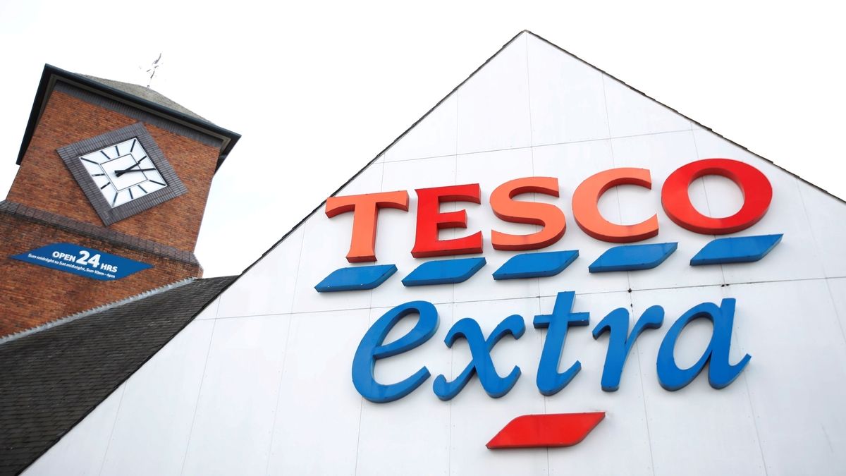 Tesco v Británii dostalo tučnou pokutu za prodej prošlého zboží