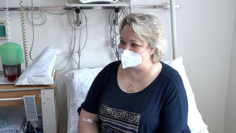Onemocněla vážnou plicní chorobou. Zachránila ji unikátní operace, při níž jí zchladili tělo