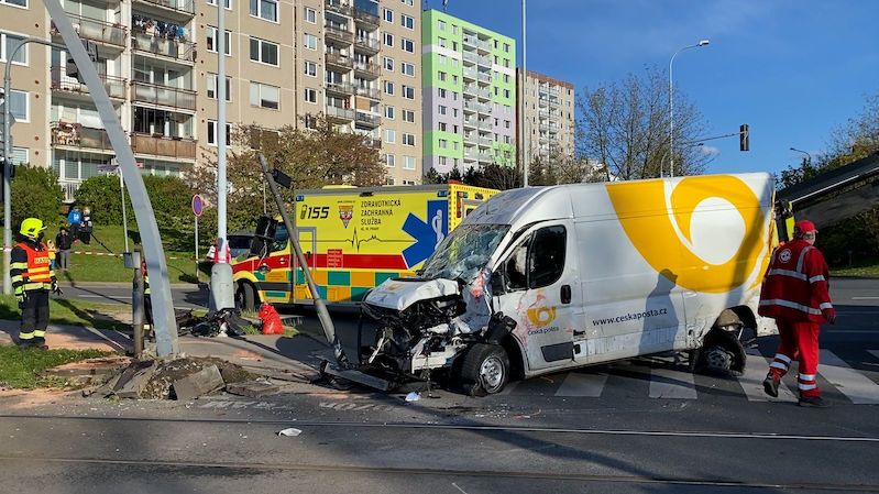 Srážka tramvaje s autem zablokovala pražský Barrandov