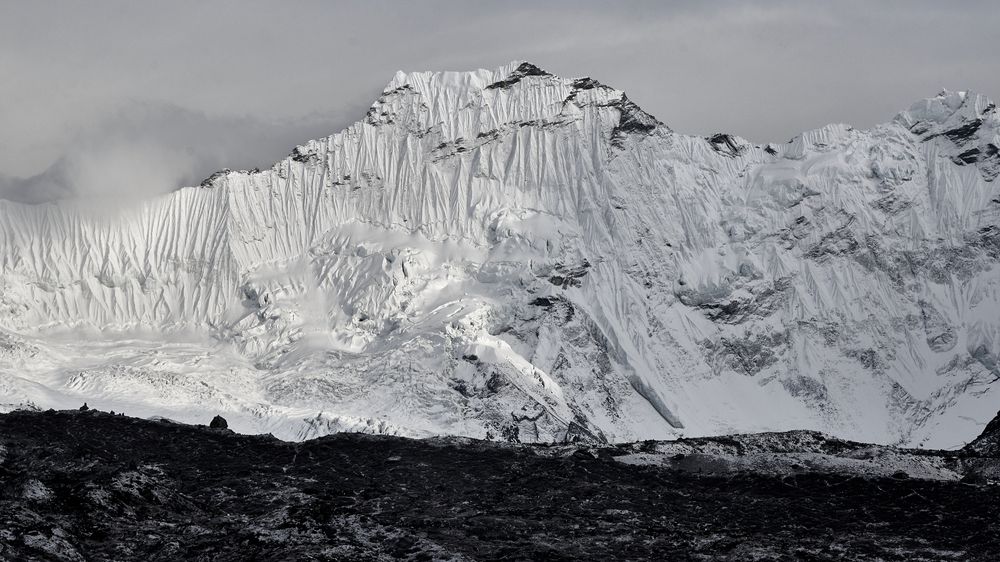 Promrzlí a bez jídla. Čeští horolezci jsou v Himálaji uvězněni pod vrcholem sedmitisícovky