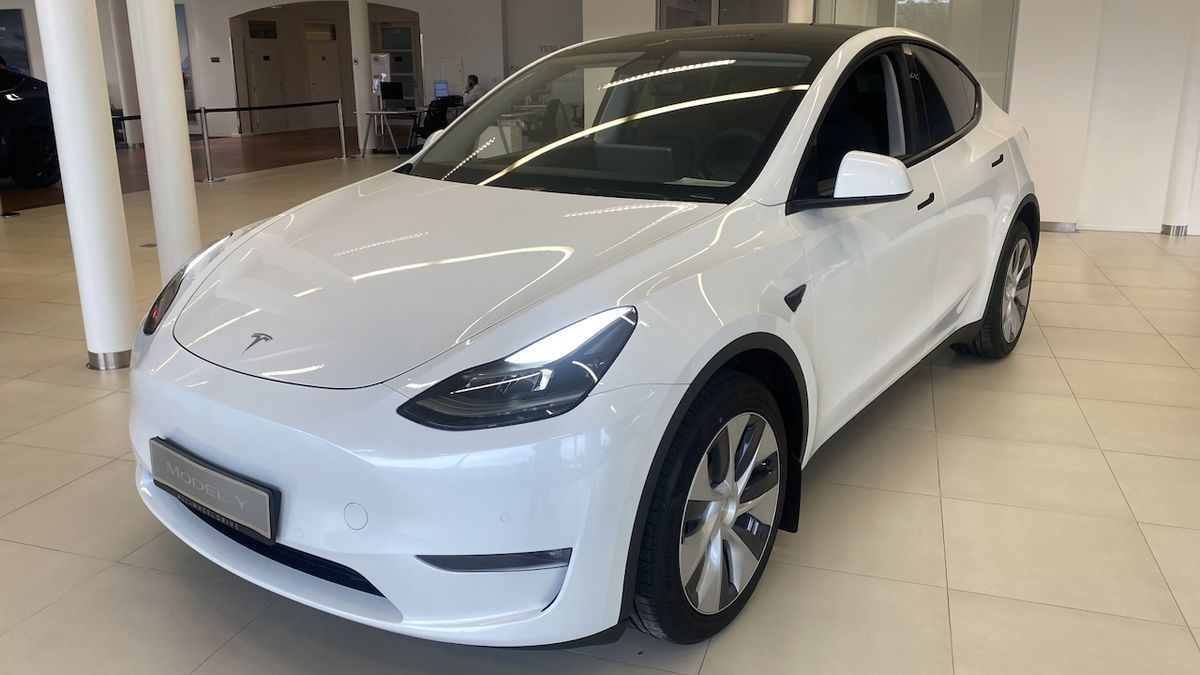 Tesla Model Y dorazil do Česka, ceny má odvážné