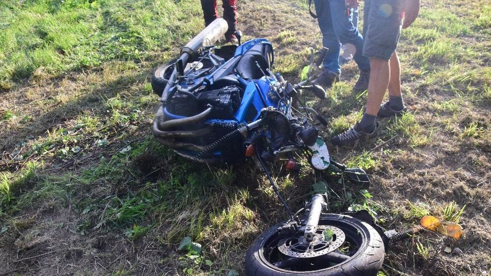 Žák autoškoly na Slovensku sjel i s instruktorem na motorce do potoka. Na místě zemřel