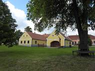 Náves s koloniálem