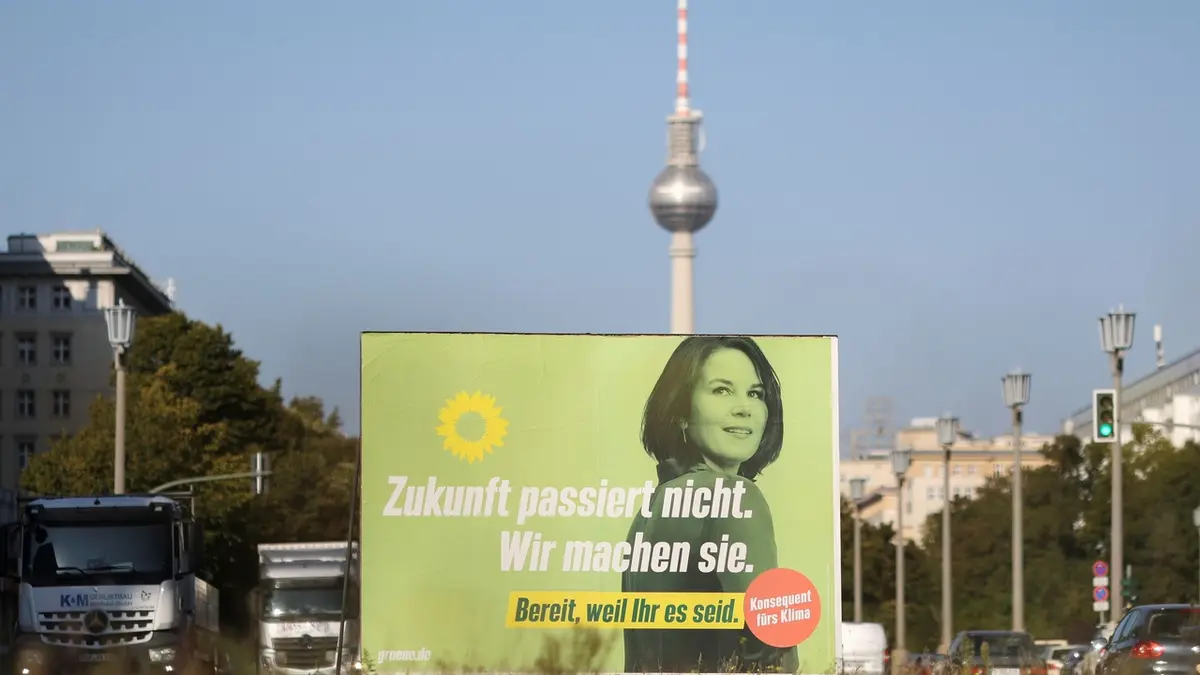Berlínský volební plakát německých zelených s kandidátkou na kancléřku Annalenou Baerbockovou.