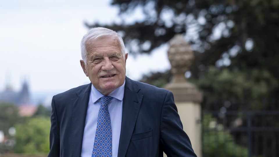 Bývalý prezident Václav Klaus si zlomil kotník