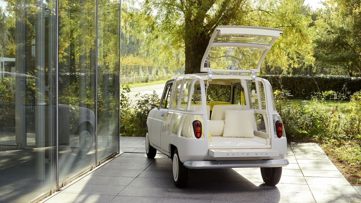 Pocta Renaultu 4. Návrhář z něj vytvořil luxusní hotelový pokoj