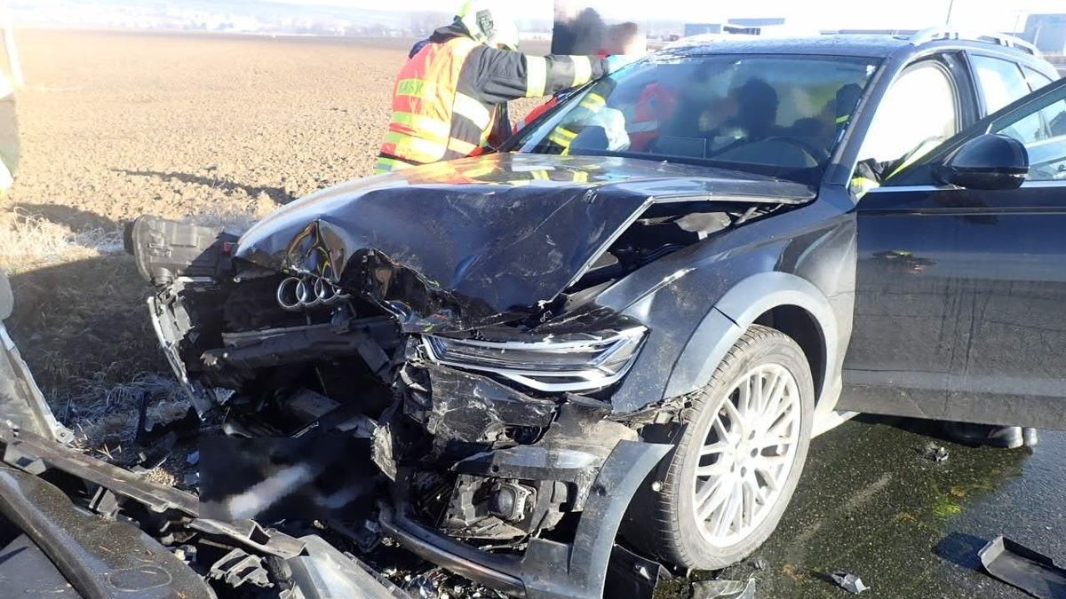 Srážka aut na Uherskohradišťsku: Čtyři zranění včetně dětí