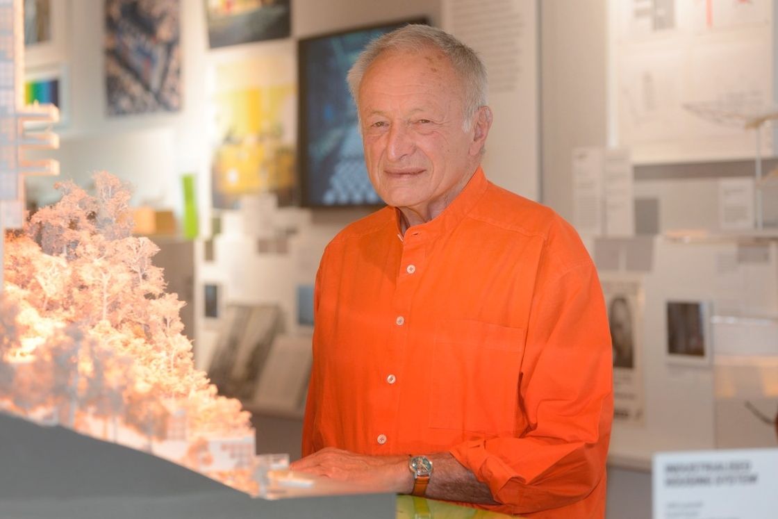 Architekt Richard Rogers na otevření výstavy při příležitosti jeho 80. narozenin