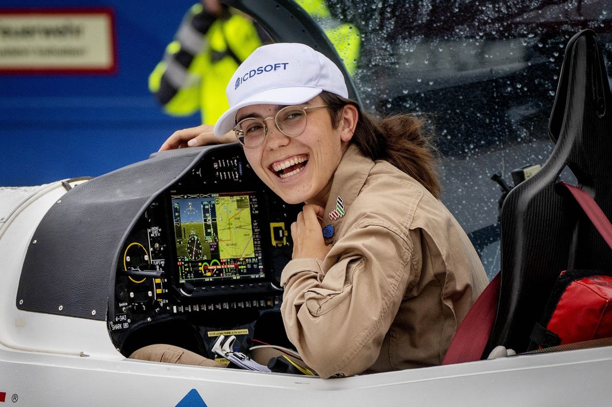 Pilotka Zara Rutherfordová ve svém ultralightu