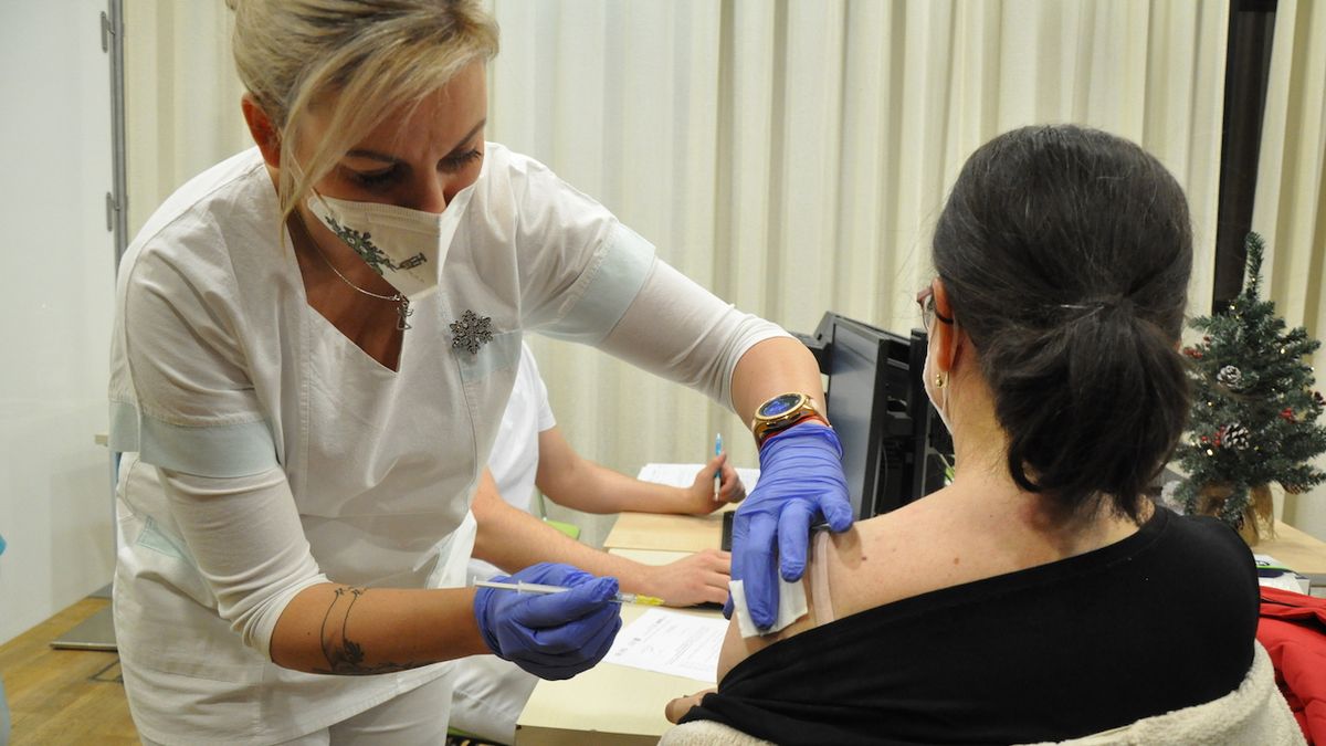 Trutnovské nonstop očkování: dávku dostalo již 1112 lidí