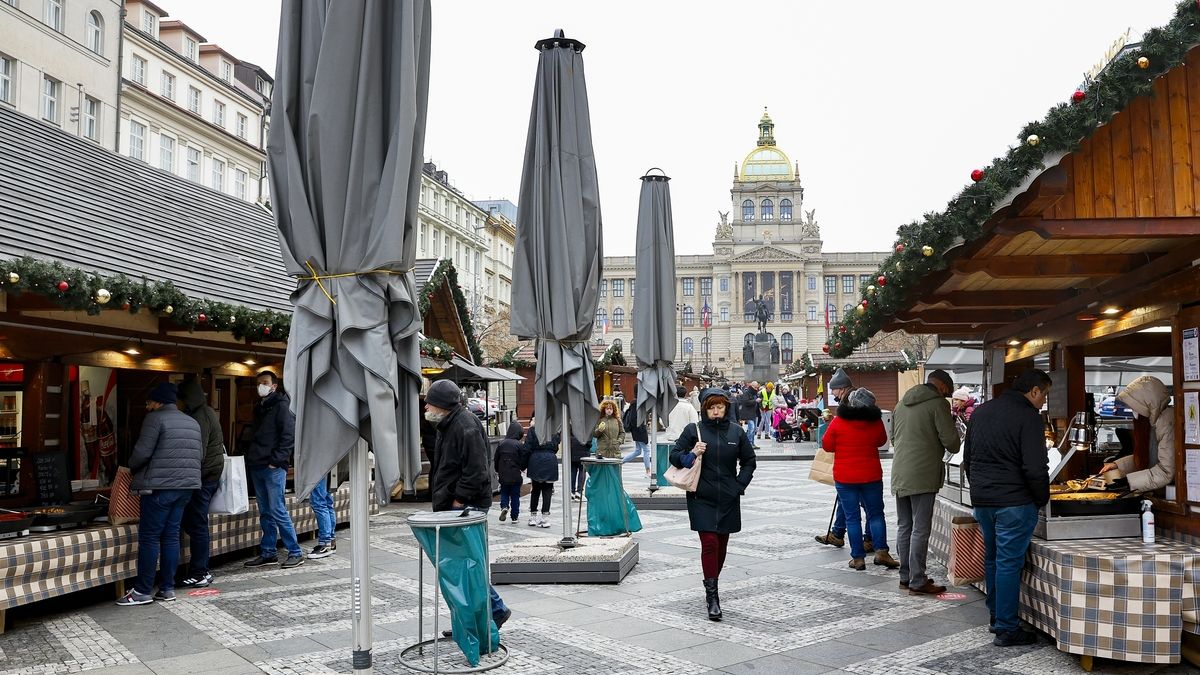 Trhovce na pražském Václavském náměstí řešila policie