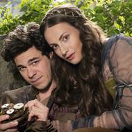 Miluje pohádky, také v nich hraje. Anna Fialová a Marek Adamczyk ve vánoční pohádce Jak si nevzít princeznu (2021)