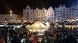 Je to podraz! Prodejci v Plzni se svíčkami symbolicky pohřbili trhy