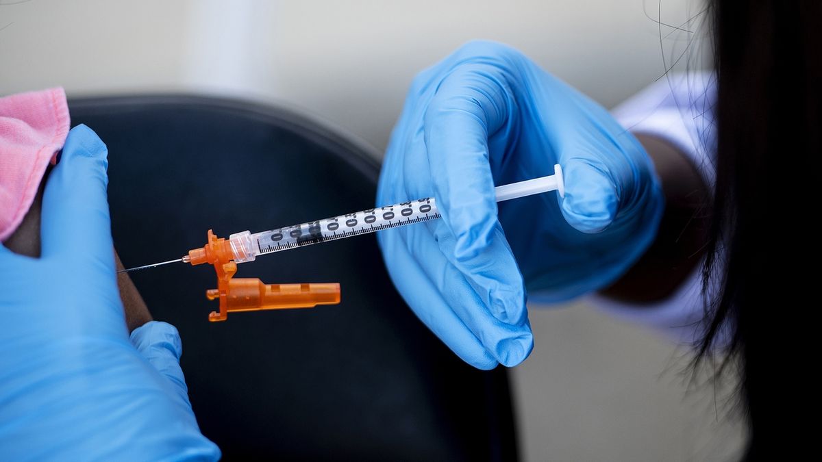 Ministerstvo spustilo registraci na očkování upravenou vakcínou proti covidu