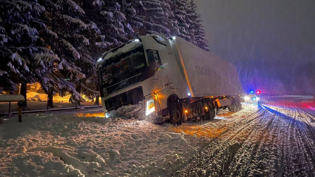 Kalamita na severu Slovenska. Hromadná nehoda 30 aut a zavřená lyžařská střediska