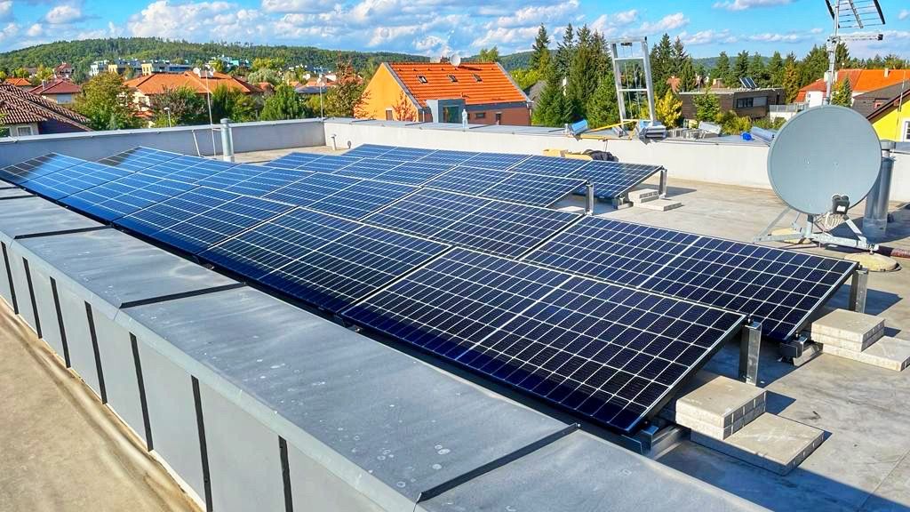 Senát prosadil zrušení kontrol výnosnosti solárních elektráren