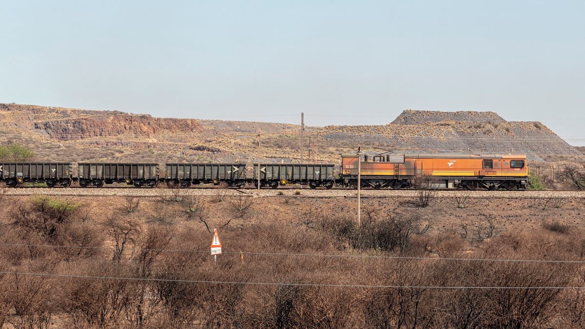Vlak v Indii jel přes 70 kilometrů bez strojvedoucího rychlostí až 100 km/h