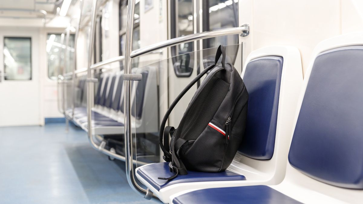 Ve vlaku se našla taška se statisíci, drážní zaměstnanci majitele sami vypátrali