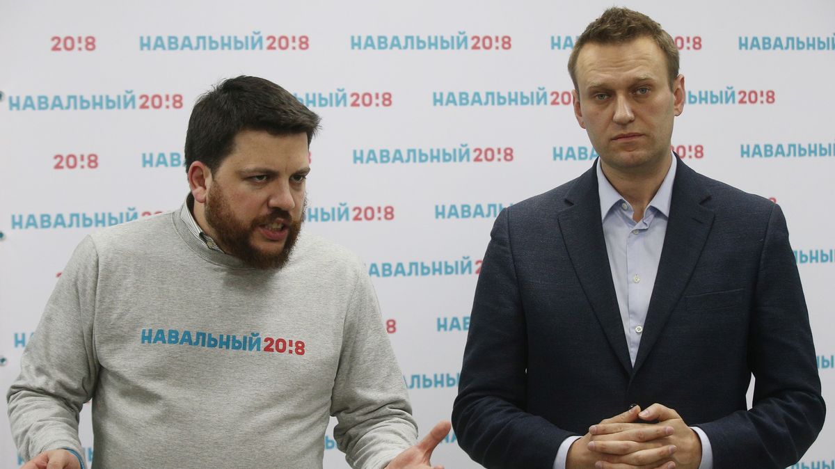 Zabil ho Putin, ruským úřadům nevěříme, vzkázal Navalného tým