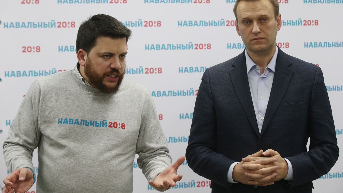 Zabil ho Putin, ruským úřadům nevěříme, vzkázal Navalného tým