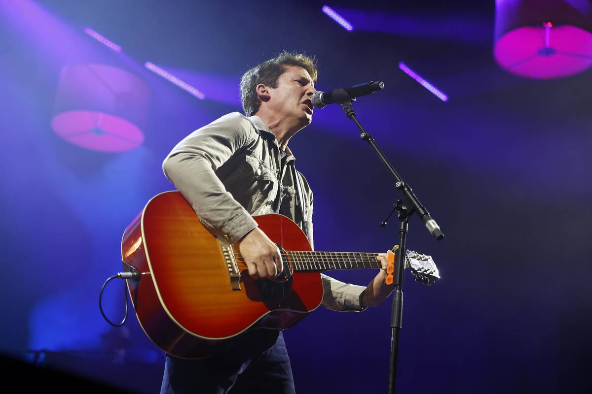 Britský zpěvák a kytarista James Blunt vystoupil ve Forum Karlín