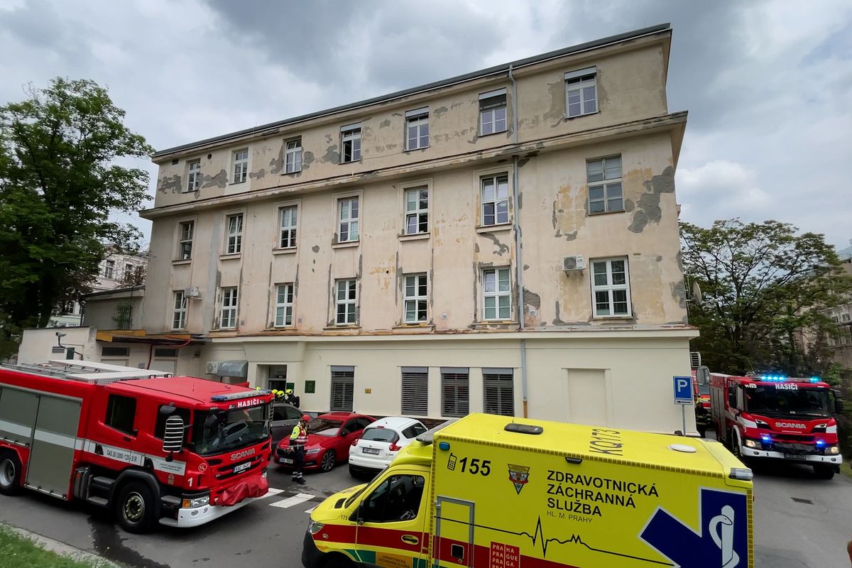 V nemocnici na pražských Vinohradech hořelo
