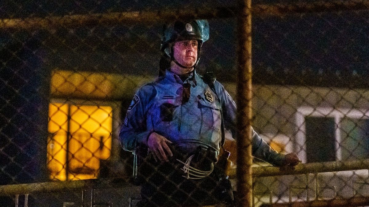 Policista v Minneapolisu při listopadových protestech
