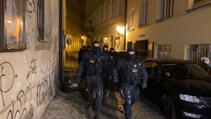 Policisté v centru Prahy ukončili nelegální párty.