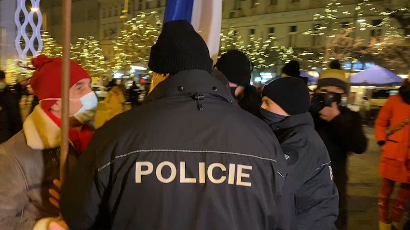 V Praze se protestovalo, jinde bylo loučení se starým rokem klidnější
