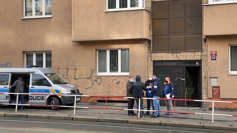 Na pražském Smíchově našli mrtvou ženu. Podle policie šlo o násilný čin