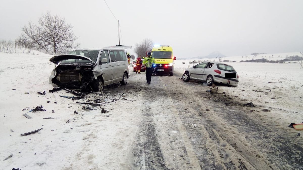 Nehoda u obce Libčeves na Lounsku