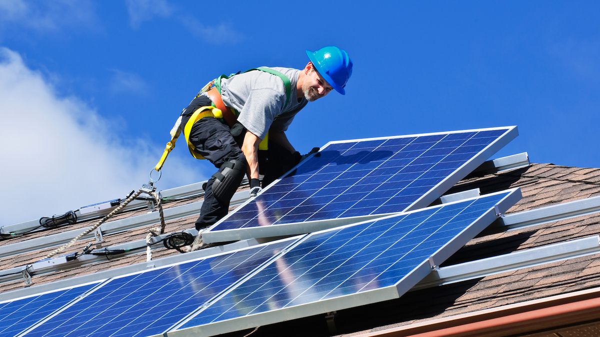 Solární panely jsou v oblibě, začněte si také vyrábět elektřinu ze slunce
