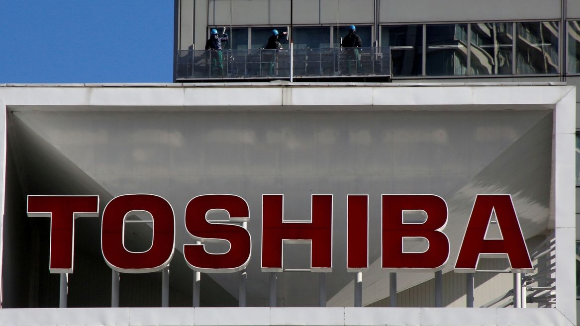 Dalším zájemcem o Toshibu je americký Bain Capital